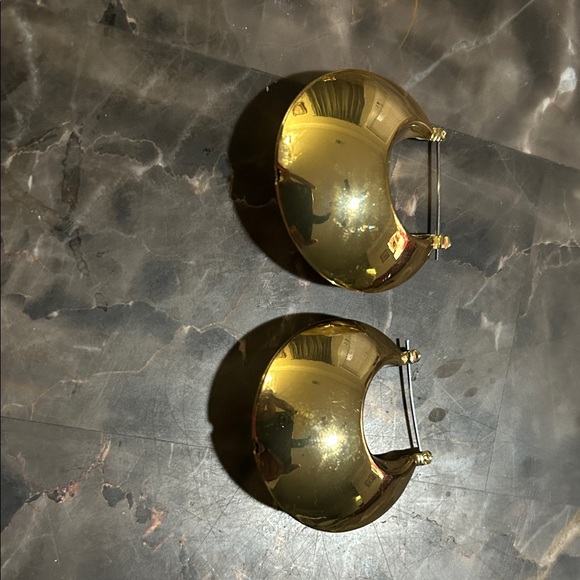 Gold Tone Chunky Hoop Earrings Unsigned! - Picture 5 of 16